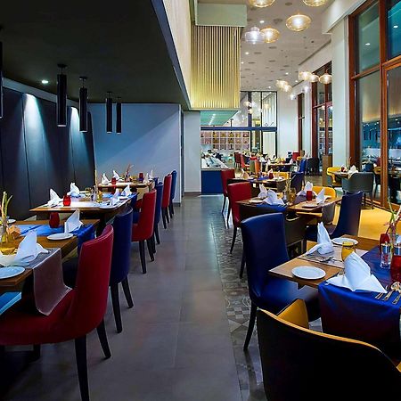 Grand Mercure Mysore - An Accor Brand Exteriör bild The interior of the restaurant