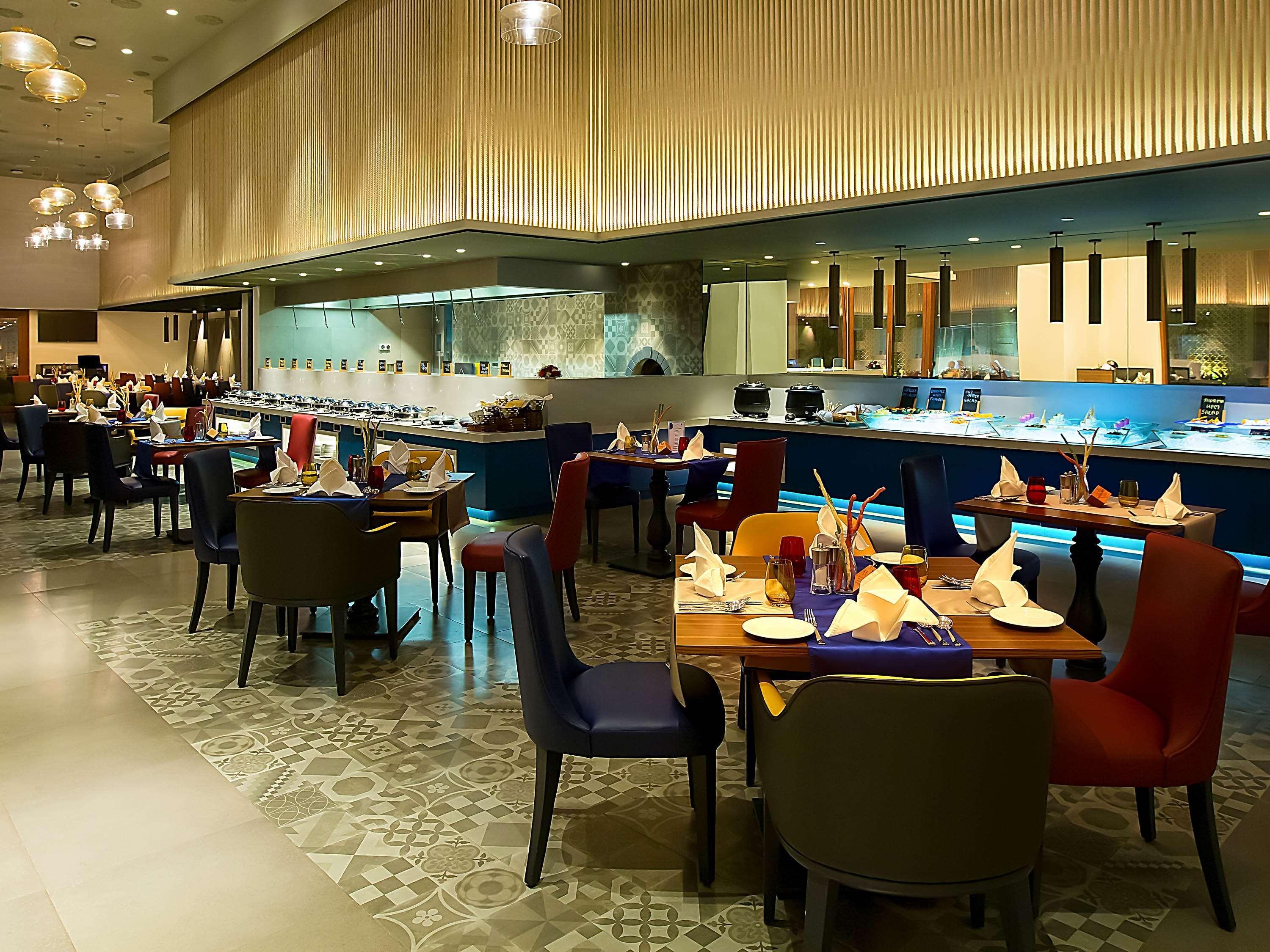 Grand Mercure Mysore - An Accor Brand Exteriör bild The restaurant