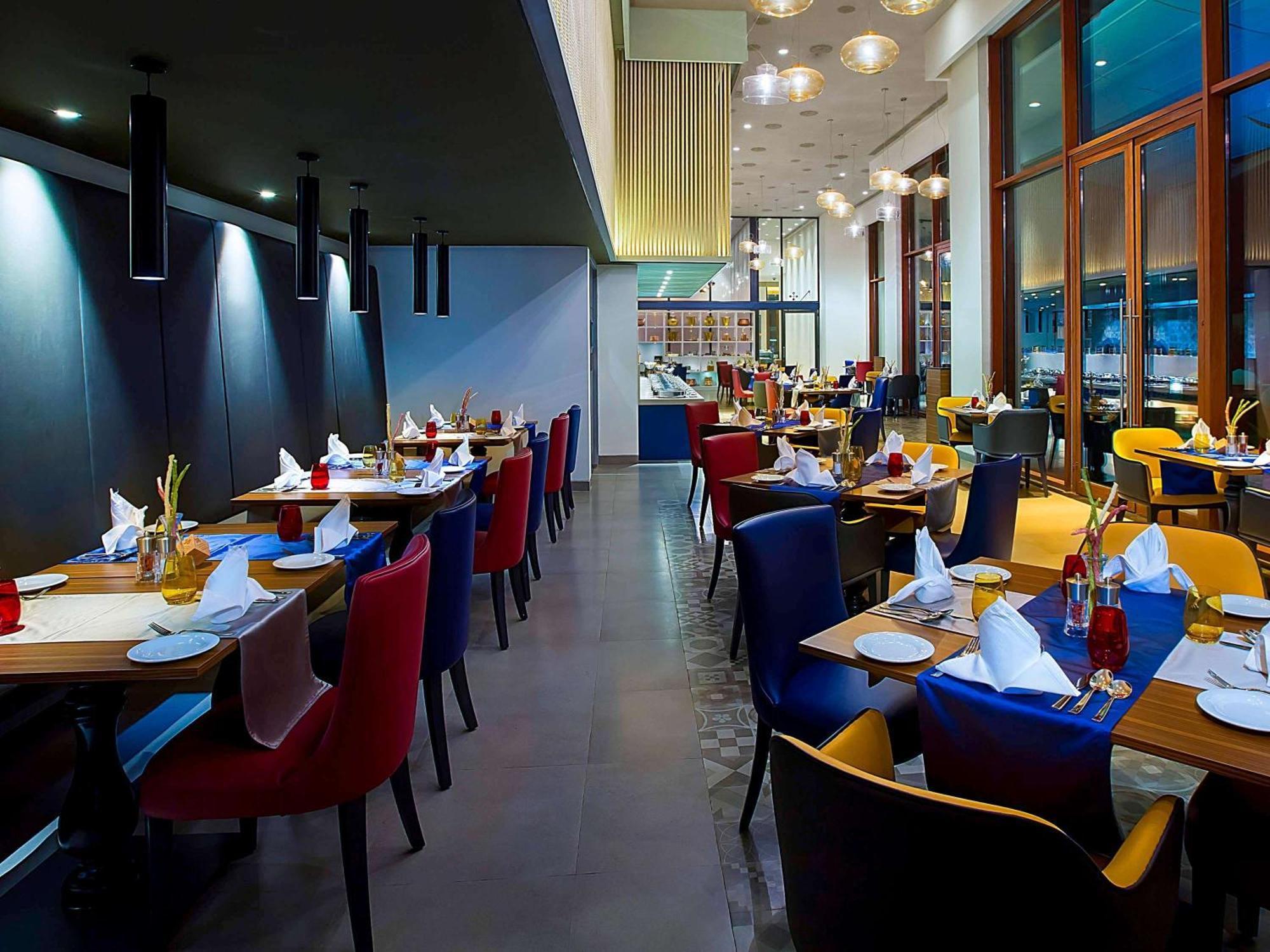 Grand Mercure Mysore - An Accor Brand Exteriör bild The interior of the restaurant