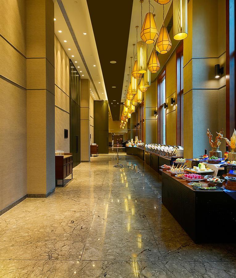 Grand Mercure Mysore - An Accor Brand Exteriör bild The buffet at the hotel