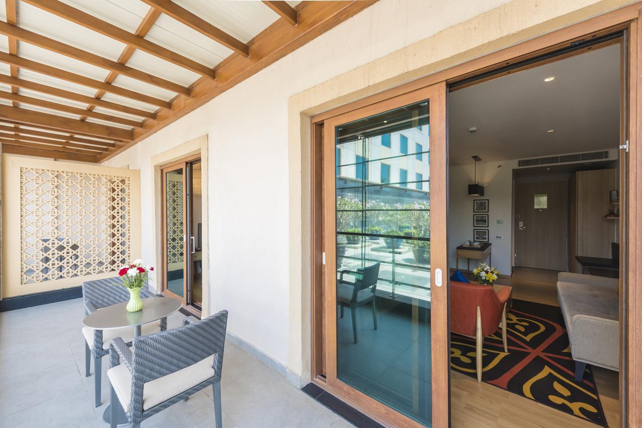 Grand Mercure Mysore - An Accor Brand Exteriör bild A sliding door