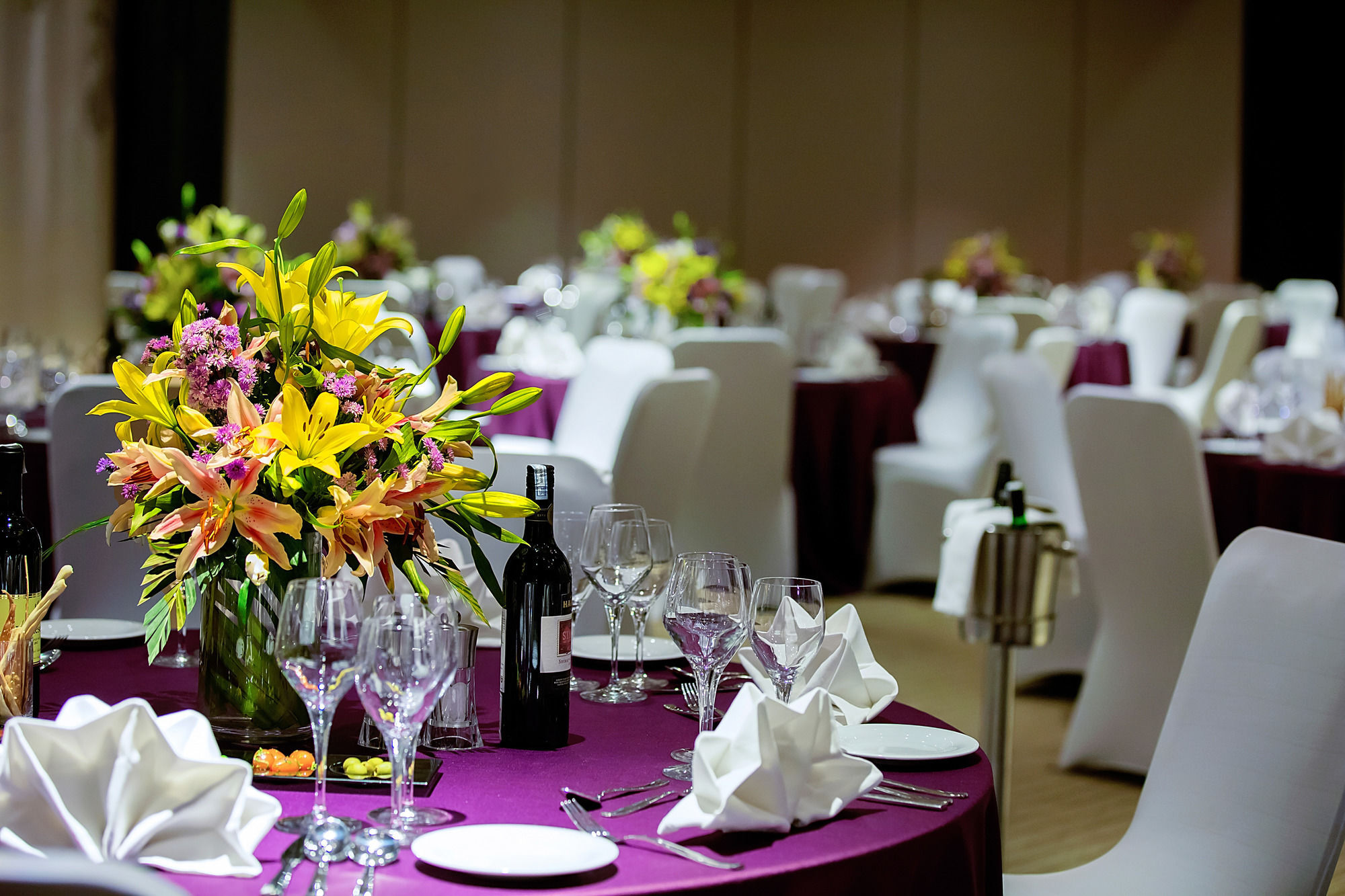 Grand Mercure Mysore - An Accor Brand Exteriör bild A table set for a formal dinner